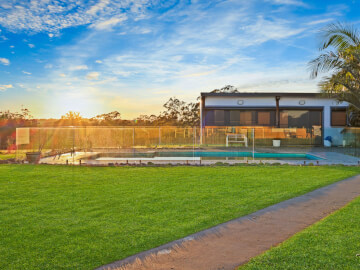 <b>Frameless Glass Pool Fencing in Wauchope</b>
